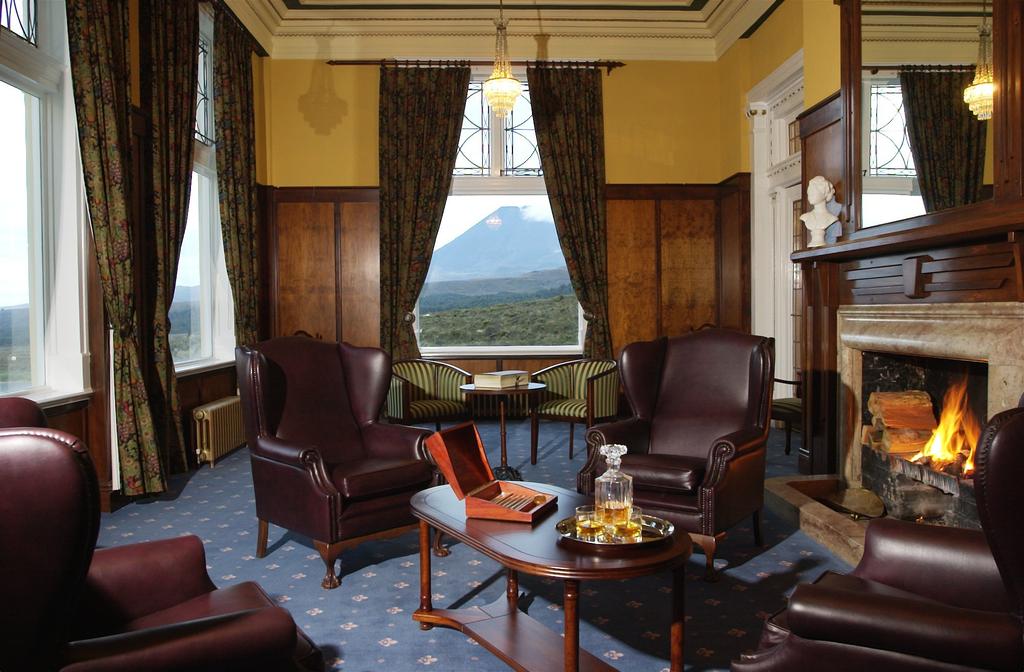 Ruapehu Lounge Bar Chateau Tongariro Hotel Taupo Official Website