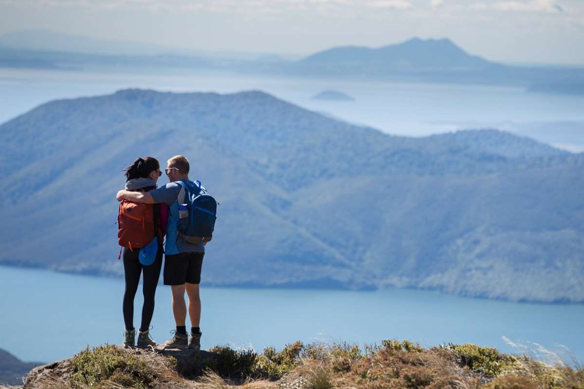 Couple hiking the Tongariro Alpine Crossing in New Zealand