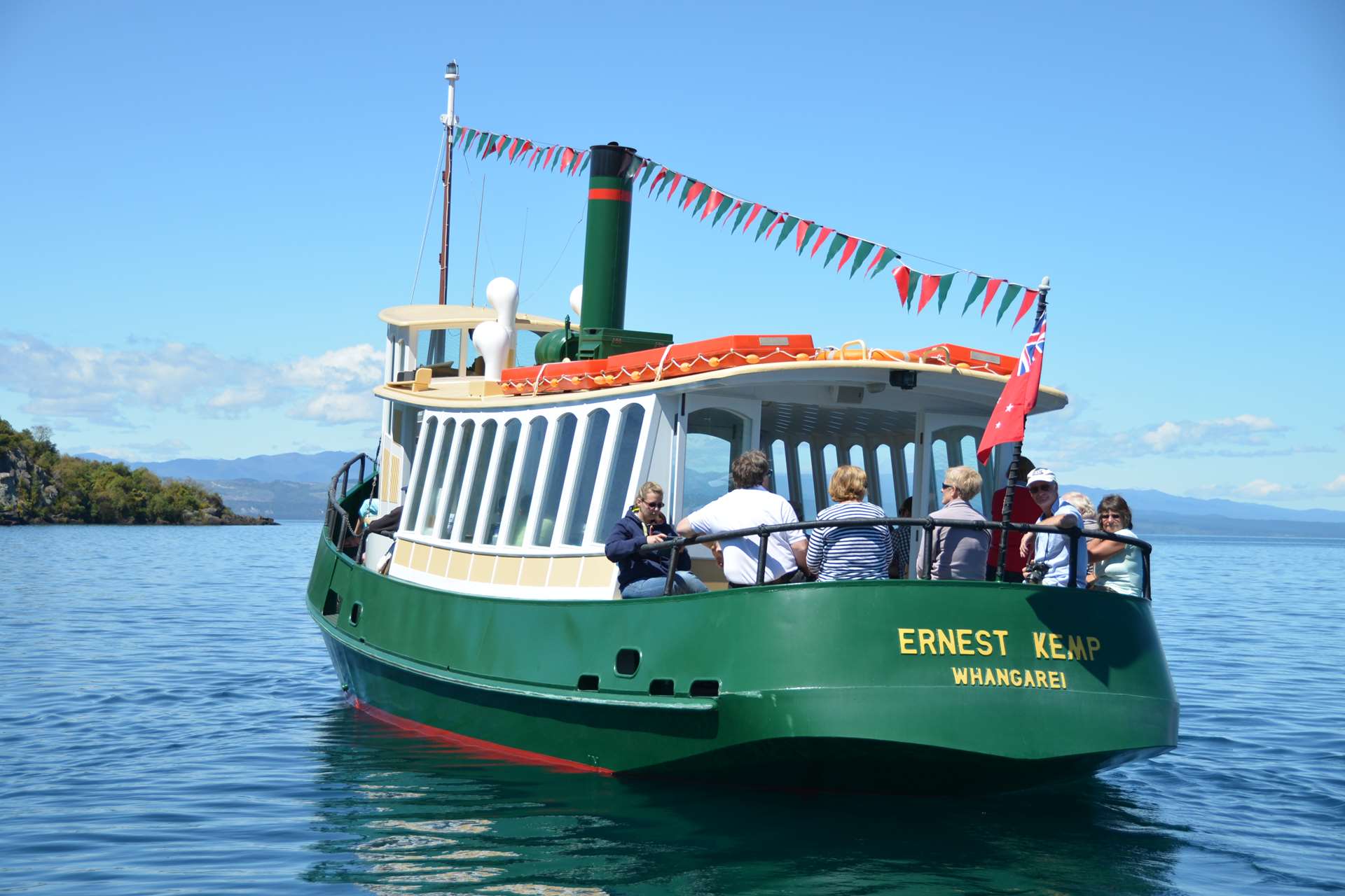 boat cruises on lake taupo