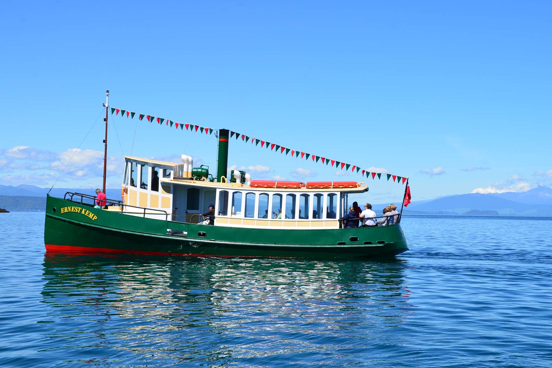 boat cruise lake taupo
